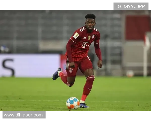 足球特效下的球星风采与虚拟世界交织的奇幻演绎