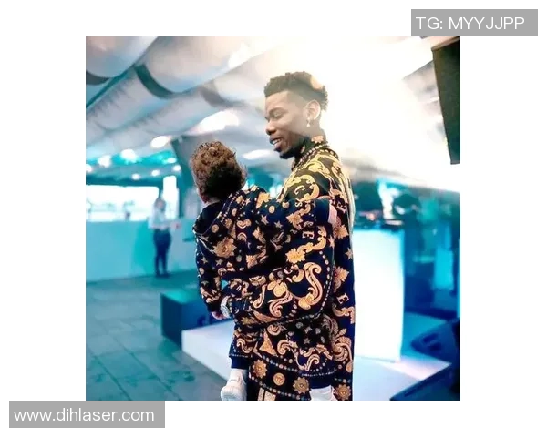 足球球星私服穿搭解析展现场下魅力与时尚态度