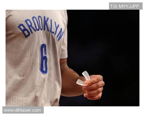 戴牙套踢球？世界级球星都不例外