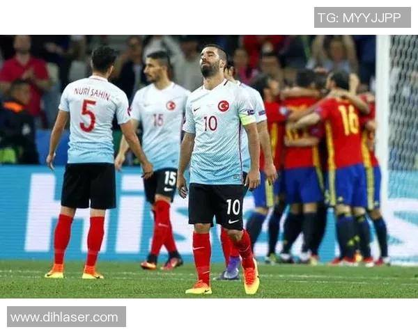 足球明星进夜店事件曝光 球迷热议是否影响形象与职业生涯